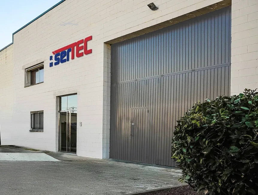 Fachada de las instalaciones de RM Sertec Iberica en Riudellots de la Selva (Girona)